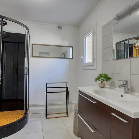 2 Pieces, Charmant, Central, Climatise,