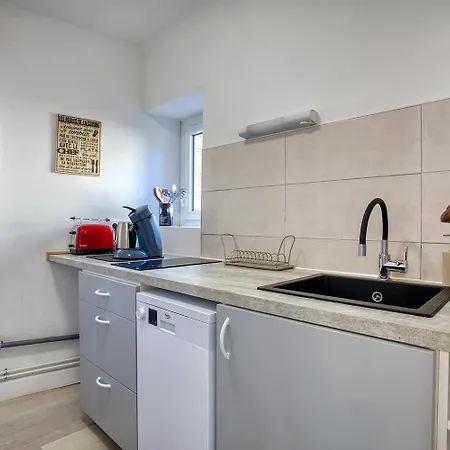 2 Pieces, Charmant, Central, Climatise,